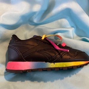 Classic Reebok Toddler sz 5